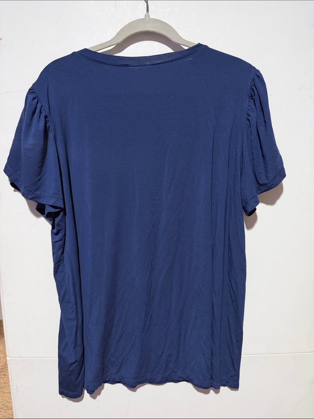 LuLaRoe REMI Navy V-Neck Tulip Sleeve Top - Picture 4 of 6